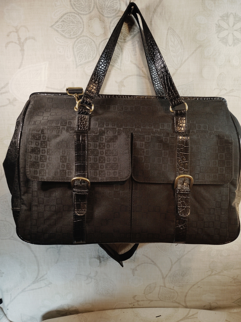 Worthington Black Travel Weekender with Front Pockets& Adjustable Shoulder Strap